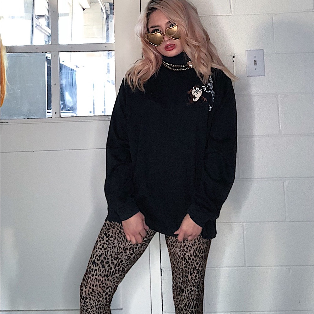 SOLD‼️LOONY GOONZ TURTLE NECK